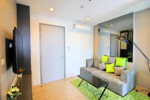 TV a/nebo společenská místnost v ubytování The Base - Large luxury, 1 Bedroom, Sea View - Pattaya City Centre - 963