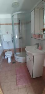 Koupelna v ubytování Apartmani Ana