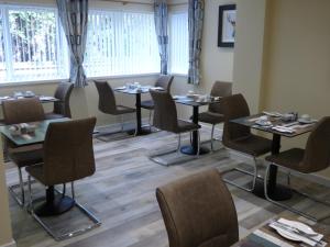 A restaurant or other place to eat at The Brevins Guest House 