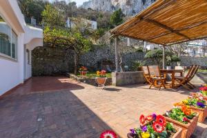 A garden outside La Gioiella Capri