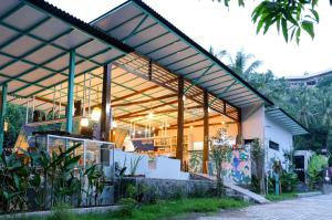 Zahrada ubytování Makarma Resort Lombok