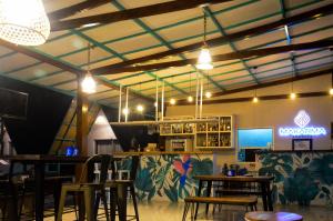 TV a/nebo společenská místnost v ubytování Makarma Resort Lombok