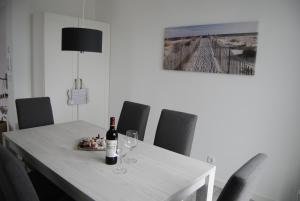 Nápoje v ubytování Dünenrose Apartment 7