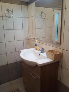 A bathroom at Comfy Apartment near the Sea