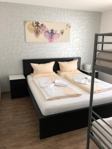 מיטה או מיטות בחדר ב-Hilda Apartments