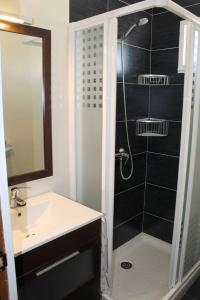 A bathroom at Casa Dana Még 29 kép