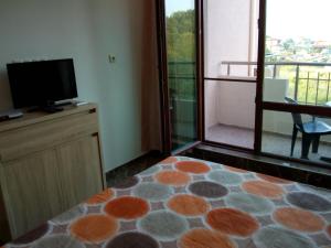 a room with a floor with a view of a balcony at Tangra Guest House in Arapya +67 photos
