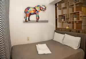 A bed or beds in a room at Elephant House