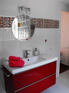 a bathroom with a red sink and a mirror at CASA MARTINEZ Studios & Chambre d'Hôtes à 3 kms de MONTSERRAT VALENCIA in Montroy