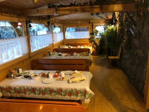 Jedlo v ubytovaní bed & breakfast alebo blízkom okolí