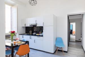 Кухня або міні-кухня у A World Aparts - 32 Modena