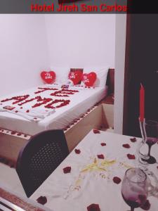 Postel nebo postele na pokoji v ubytování Hotel Jireh - San Carlos Ant