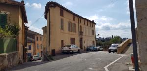 ロルグにある"Le charme provençal" - Studio 4 couchages classé 2 étoiles - Axelle Loc'Appartの車道