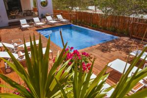 Bazén v ubytování Hotel Casa HX - Adults Only nebo v jeho okolí
