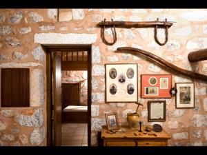 Fotografie z fotogalerie ubytování Arapakis Historic Castle v destinaci Pirgos Dhirou
