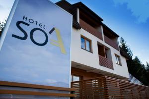 Certificado, premio, señal o documento que está expuesto en Hotel Soa