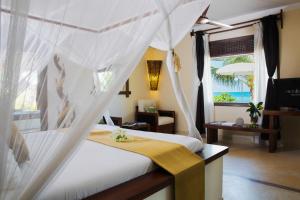 Cama ou camas em um quarto em Fruit & Spice Wellness Resort Zanzibar