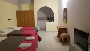 Postel nebo postele na pokoji v ubytování Gardenos Hotel