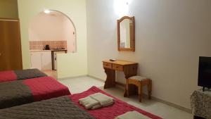 Postel nebo postele na pokoji v ubytování Gardenos Hotel