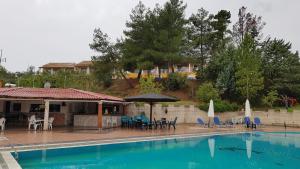 Bazén v ubytování Gardenos Hotel nebo v jeho okolí