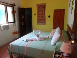 Säng eller sängar i ett rum på Hotel La Cabaña