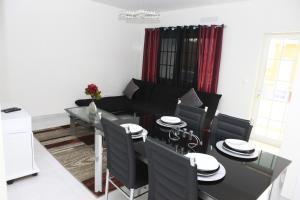 a living room with a black couch and a table at Apartamento Júnior in Praia