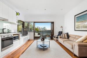 Et sittehjørne på Breathtaking Sydney Harbour penthouse Enjoy Vivid from your balcony