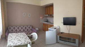 A kitchen or kitchenette at ÖZNUR APART OTEL