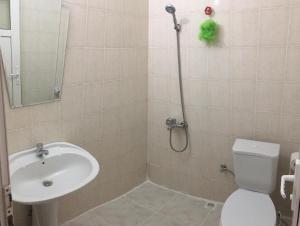 A bathroom at ÖZNUR APART OTEL