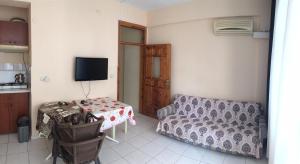 A kitchen or kitchenette at ÖZNUR APART OTEL