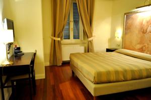 Ένα ή περισσότερα κρεβάτια σε δωμάτιο στο Albergo Sant'Emidio
