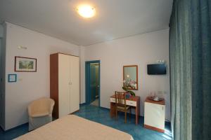 a hotel room with a bed and a table and a desk at Oasi in Maiori