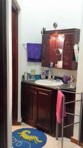 a bathroom with a sink and a counter top at Apartamento Residencial Costa Azul in Santo Domingo