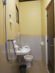 Un baño de Joyful Guest House