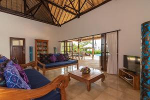 Khu vực ghế ngồi tại Villa Agus Mas - Serene & calm beachfront villa!