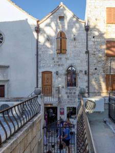 Budova, v ktorej sa vila nachádza