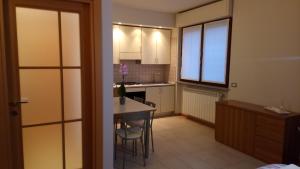 a kitchen with a table and chairs and a counter at In Centro 1 in Borgosesia