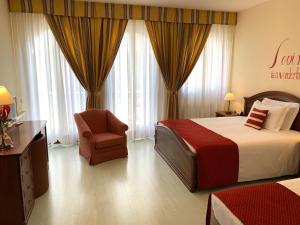 A bed or beds in a room at Albergo Italia