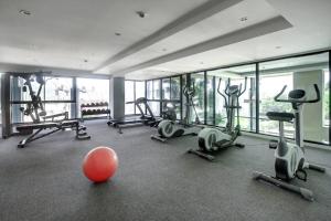 Fitness centrum a/nebo fitness zařízení v ubytování WOW Apartment at Unity Patong