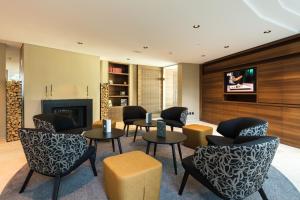 TV a/nebo společenská místnost v ubytování Engimatt City & Garden Hotel