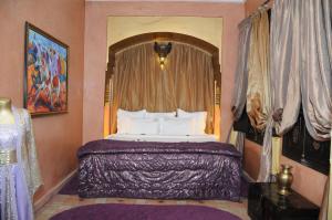 Ein Bett oder Betten in einem Zimmer der Unterkunft Riad Wow