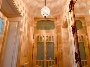 a hallway with a glass door and a mirror at Mediterrane Luxusferienwohnung 5, Berlin- Köpenick, Am Müggelsee in Berlin