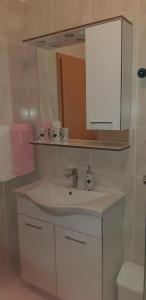 Koupelna v ubytování Apartmani Ana + 37 fotografií