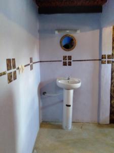 Auberge Aain Nakhla tesisinde bir banyo