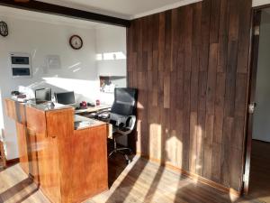 an office with a desk with a computer and a chair at MarSerena in La Serena