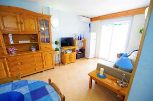 Gallery image of V&V LLORET - APARTAMENTO BLAU precioso apartamento con piscina comunitaria, parking y aire acondicionado Solo se aceptan familias in Lloret de Mar