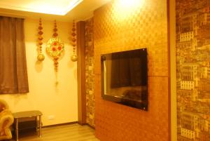Televisi dan/atau pusat hiburan di QK Motel