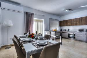 Cucina o angolo cottura di Sunny Modern Apartments