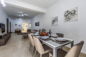 Area soggiorno di Sunny Modern Apartments