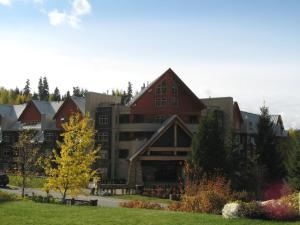 Gallery image of Lake Placid Lodge by Whistler Retreats in Whistler